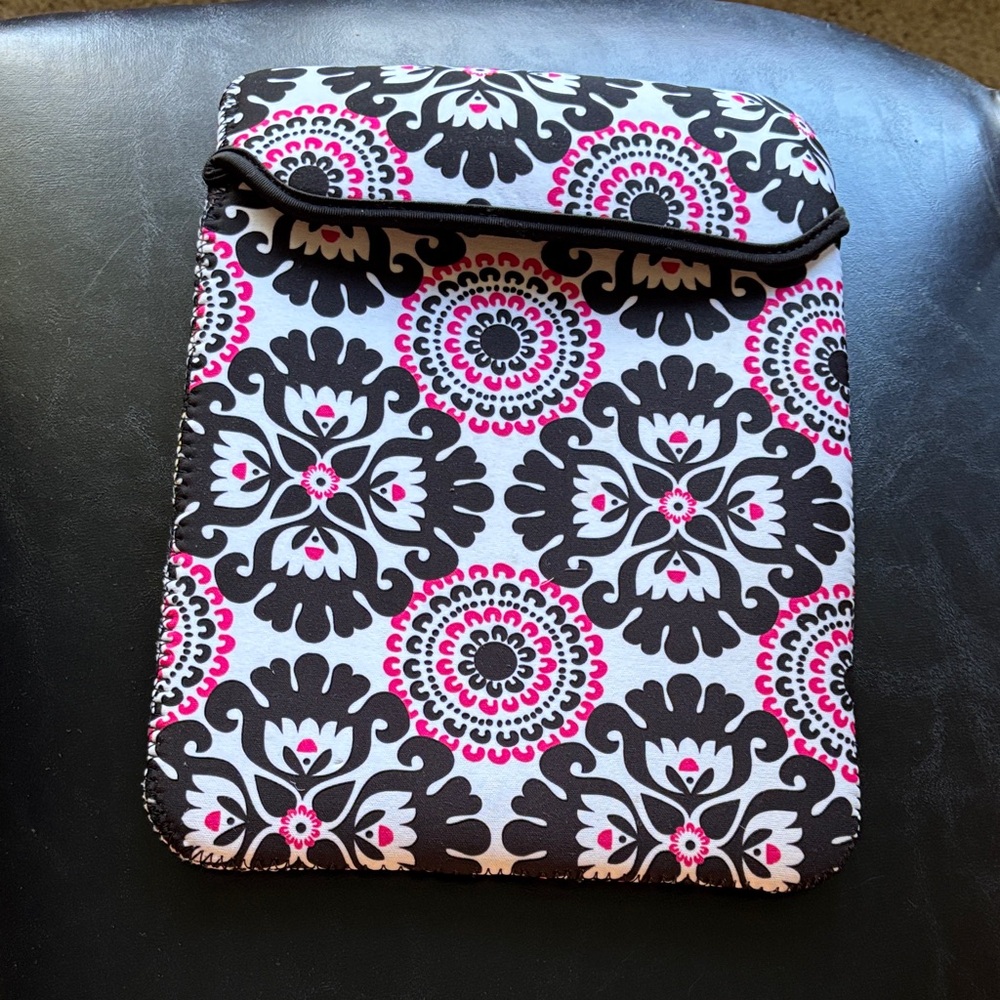 Thirty-One iPad mini/tablet sleeve Black and Pink Pattern 🎁